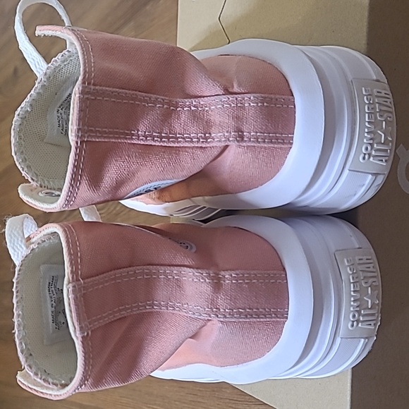 Converse Women's Blush High-Top Sneakers  zise 5‎ used good condition. - Picture 5 of 16